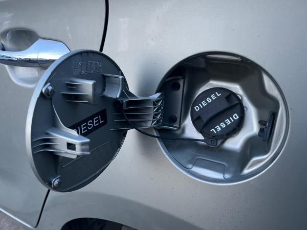 Tampa depósito combustível KIA Carens IV
