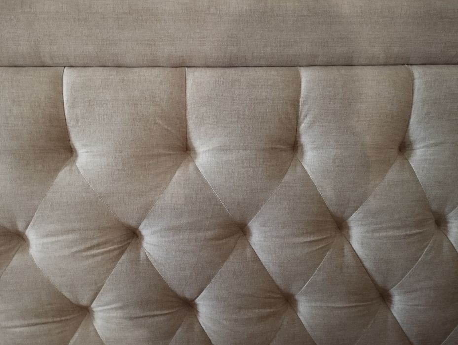 Cabeceira de cama estufada