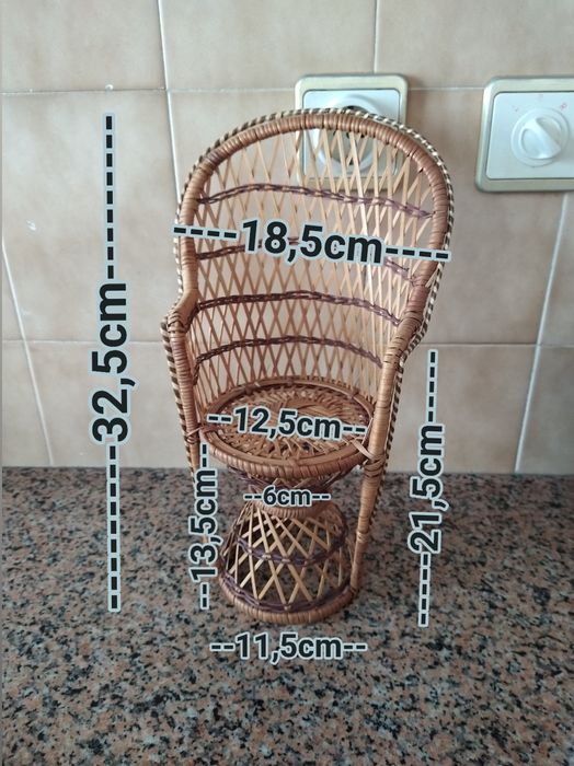 Cadeira de vime verga vintage de bonecas,