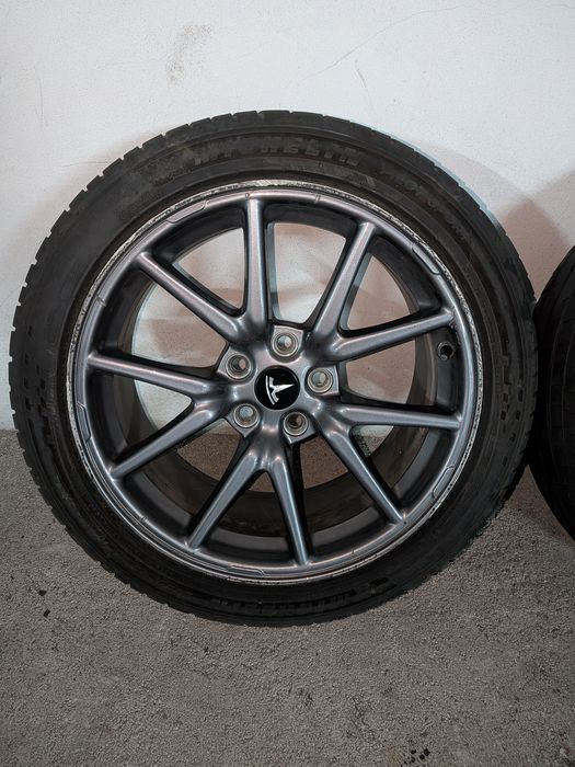 Jantes Tesla 18” Originais + Pneus Michelin 235/45 R18