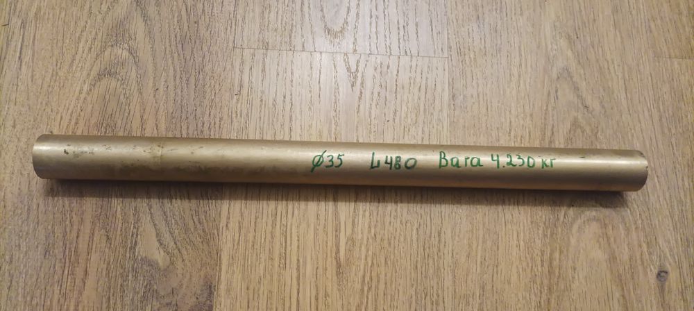 Продам прут  бронзовий Ø35 мм, довжина 480 мм
Матеріал: метал