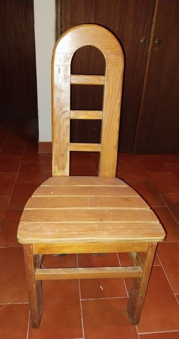 Cadeiras em madeira