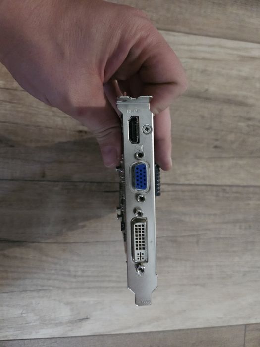 Karta graficzna Asus AMD Raden 5670