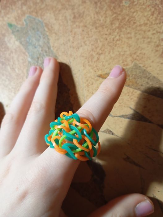 Кільце весняне в яскравих кольорах