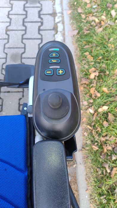 Wózek inwalidzki elektryczny składany