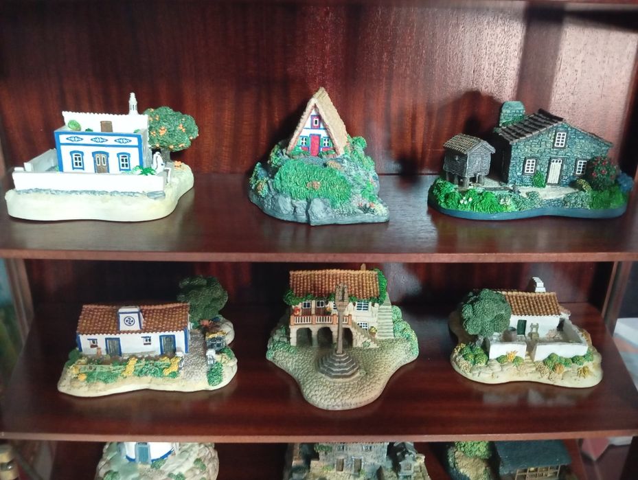 Coleção de casas de Portugal e de chavenas de 12 meses