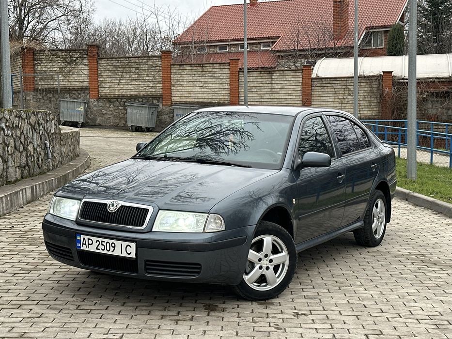 Продам свое авто в хорошем состоянии,не бита и не крашена,проверял всю прибором.Сел и поехал на любое расстояние.По кузову есть мелкие следы эксплуатации.Мотор идеальный,масло не берет и не дымит,тянет очень резво.Коробка не воет и не выбивает,сцепление меняли год назад.Ходовка не стучит и не гремит,тормоза обслуженные.Салон как новый,сидение не проваленные,все чисто и аккуратно.Продажа с полным переоформлением.Смотреть можно на Кичкасе.