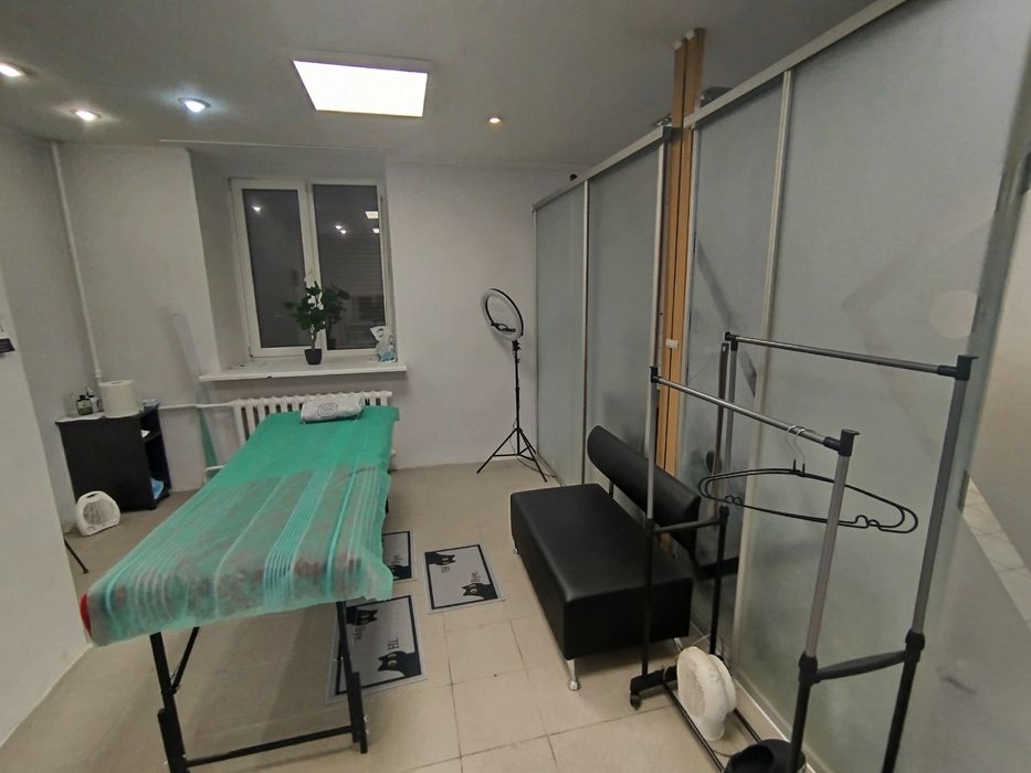 Здається два кабінета в центрі міста