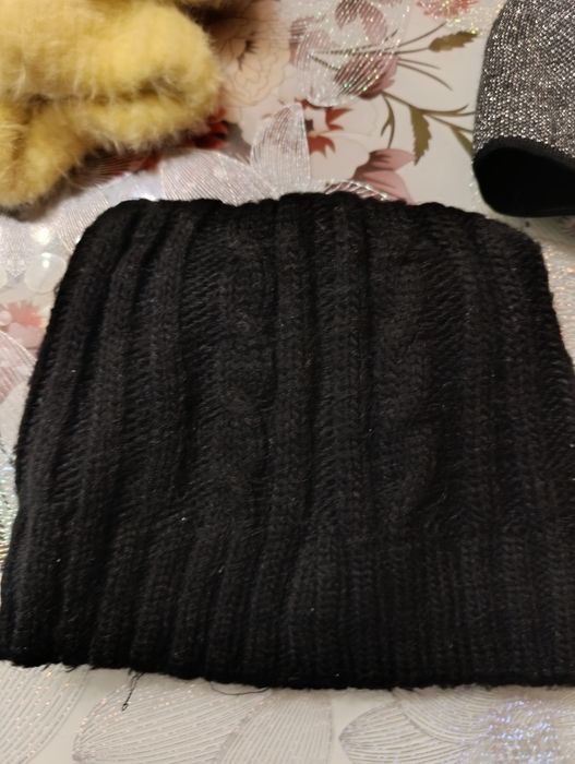 Женские шапки. .