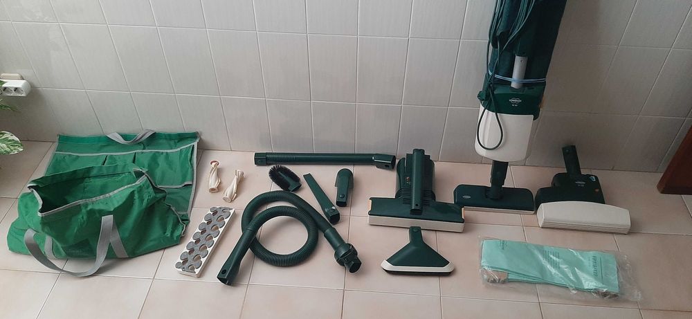 Aspirador Vorwerk Kobold VK 122 partido, com estojo e acessórios