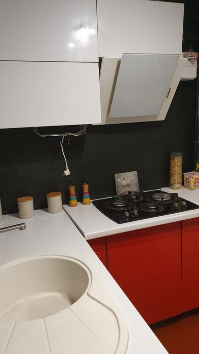 2комн кв газовая плита! Метро Индустриальная  сертификаты можно