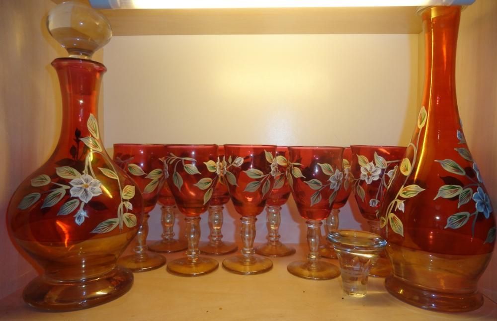 Продам сервиз из рубинового стекла