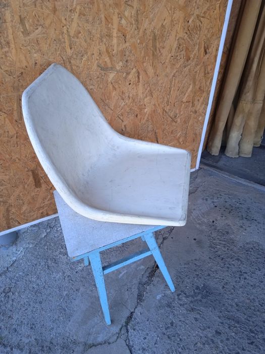 Продам пластиковые сиденья