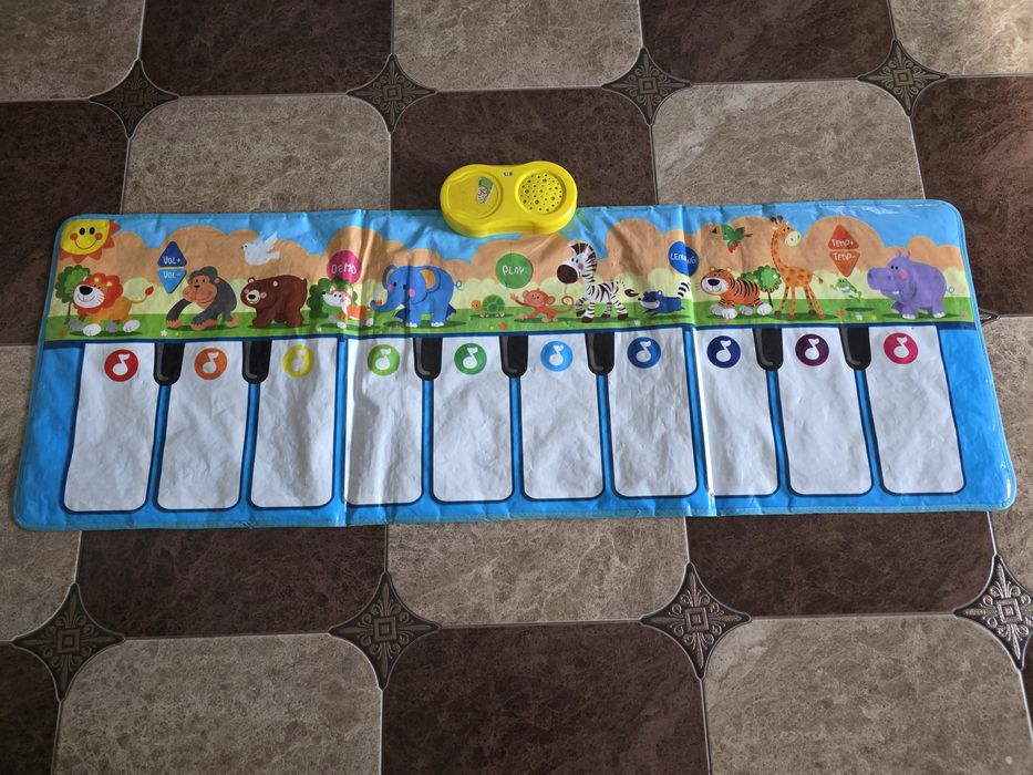 Все по 200, музичний килимок, нічник від Chicco, музичний барабан