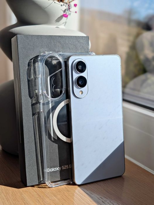 Samsung Galaxy S25 Edge 12/512GB, jak nowy, zestaw + etui, bez RAT!!