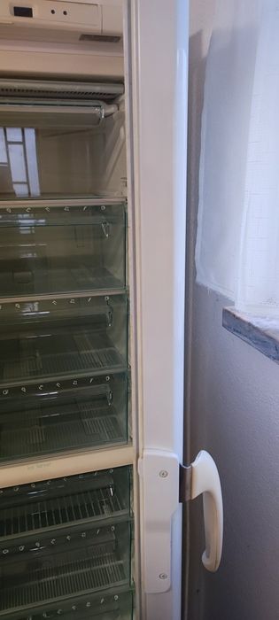 Arca vertical Electrolux