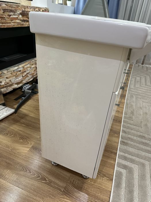 Тумбочка з умивальником