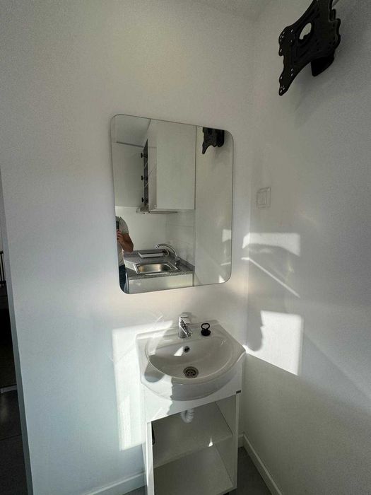 Quarto privado com Copa e WC - Para 1 pessoa (não aceitamos casal)