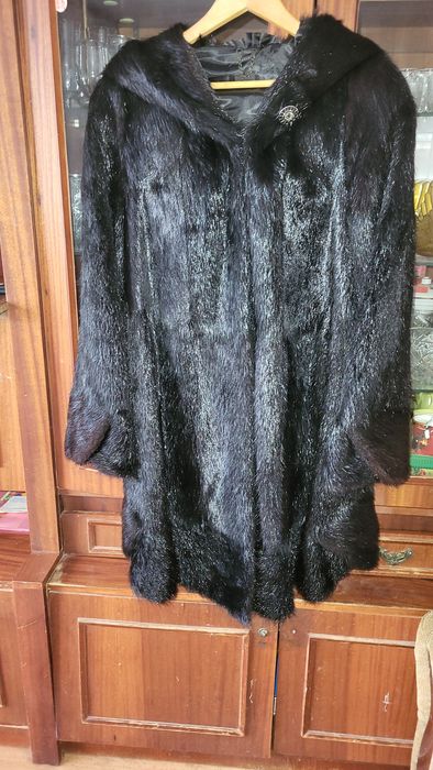 Продам  шубу з  нутрии