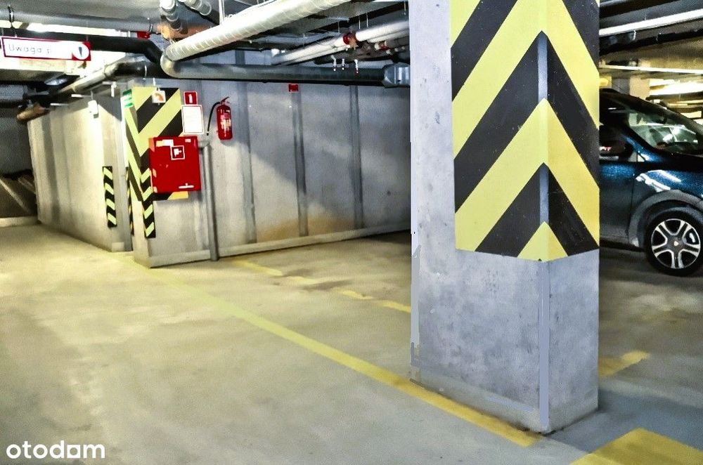 Mieszkanie w apartamentowcu z balkonem i garażem