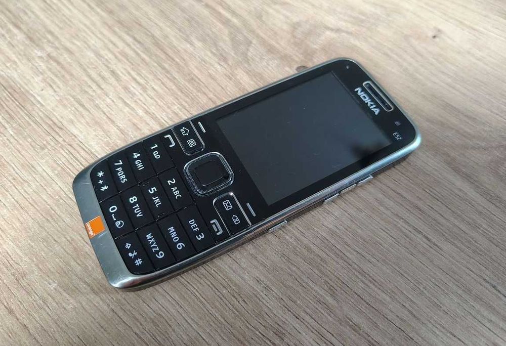 Ładna Nokia e52 / retro / Toruń