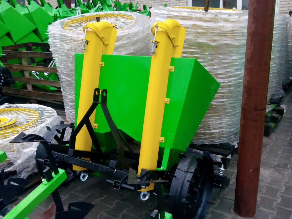 Картоплесаджалка з бункером добрива  1- 2-х рядна польська Bomet