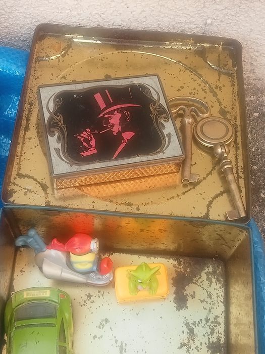 Lata Cola Cao e outros colecionáveis