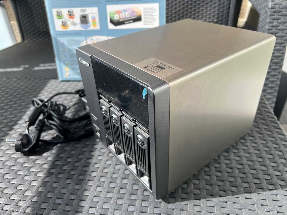 Serwer QNAP NAS TS-410 RAID-10 4-bay dodatkowy zasilacz stan igła