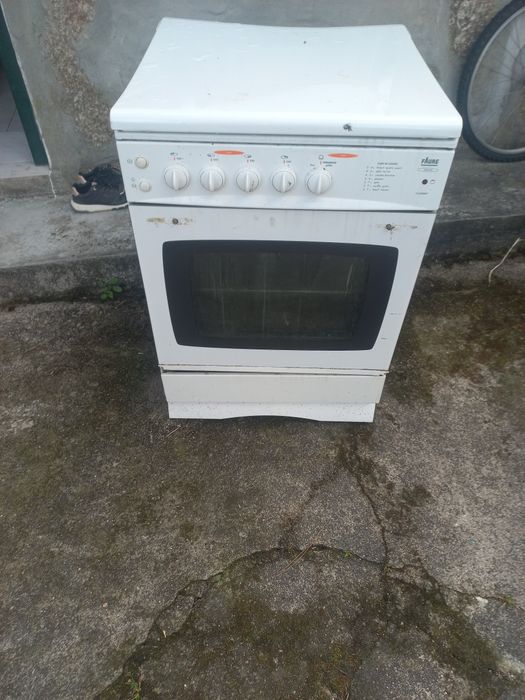 Fogão  a gas a funcionar  bem