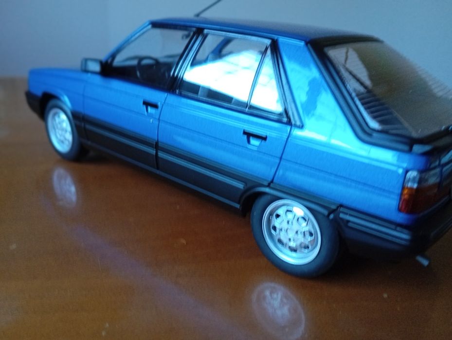 Miniaturas de carros 1.18