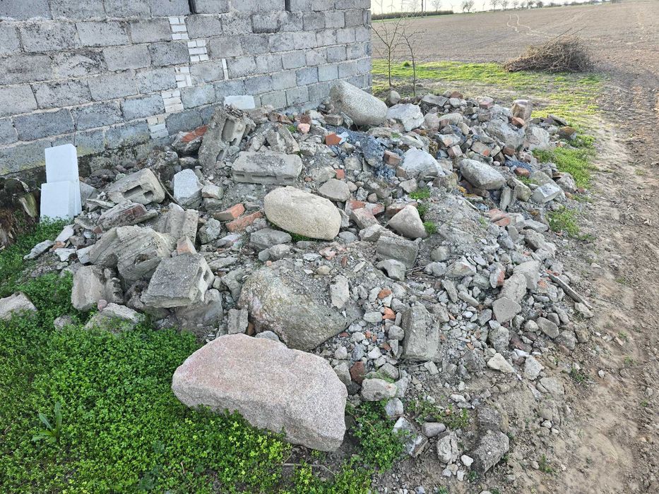 ODDAM GRUZ ZA  Darmo załadunek samemu- kamienie polne i gruz z Budowy