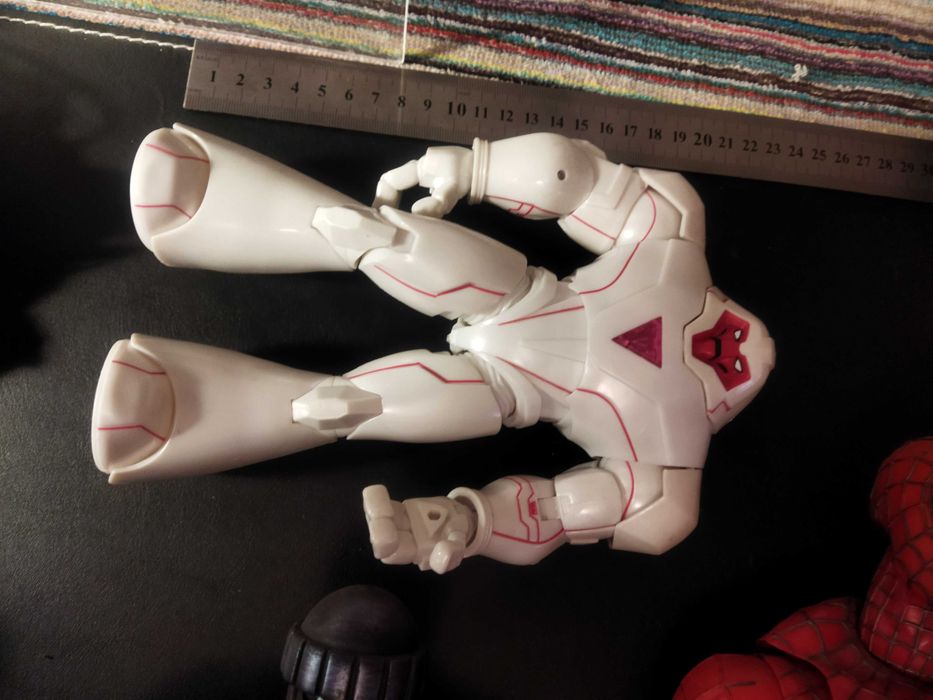 Marvel Sentinela mais outras figura de tamanho grande