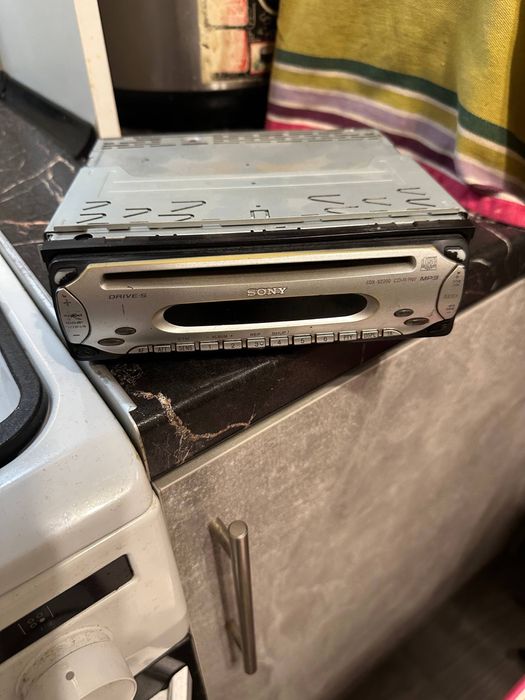 Sony CDX-L480X.