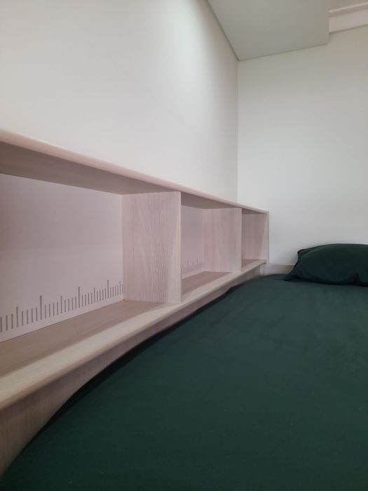 Beliche com prateleiras