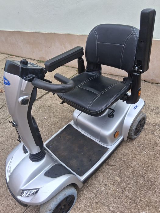 Scooter Compacta: Invacare Leo