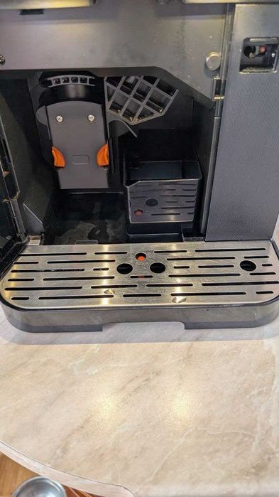 Автоматична кавомашина Beko CEG7304X (зерно/мелена)
