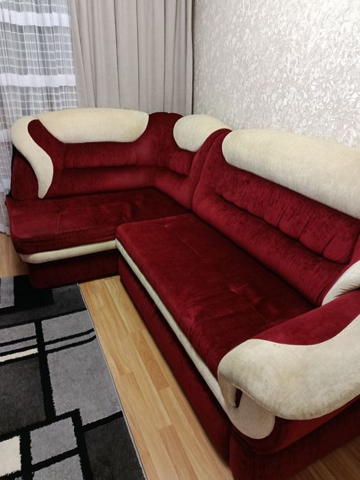 Диван колір вишня-білий,  2.2*1.5 м, б/у