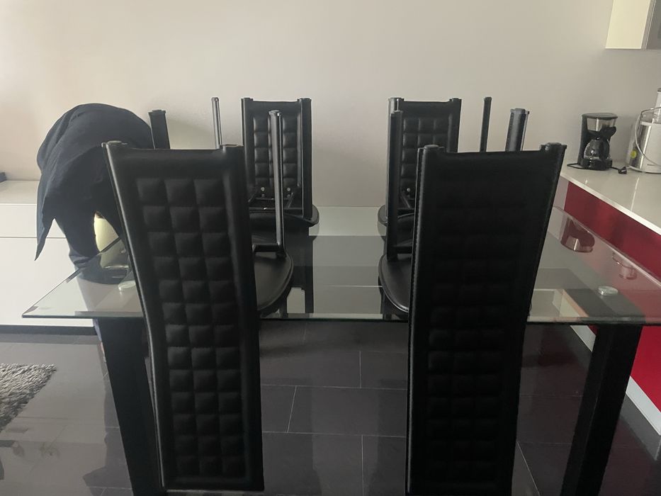 Mesa de vidro + 4 cadeiras