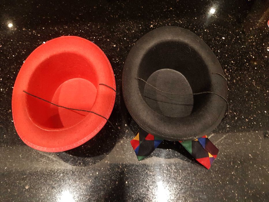 Komplet 2 kapeluszy dla dzieci.