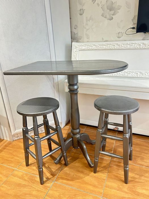 Барный стол +стулья