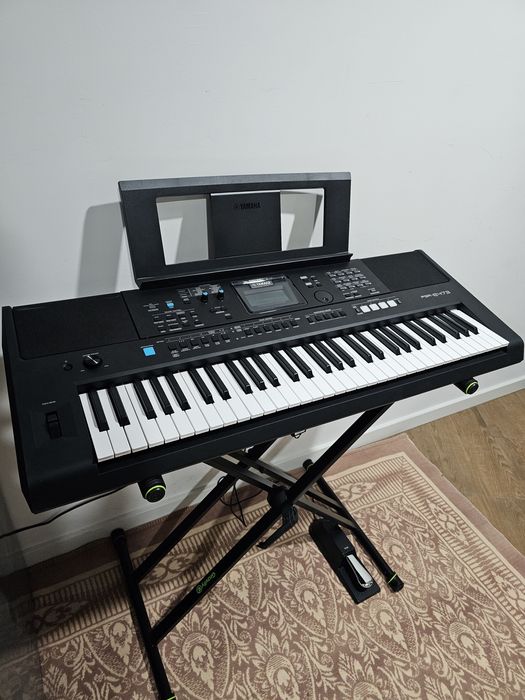Teclado Yamaha PSR E473+pedal e suporte NOVO