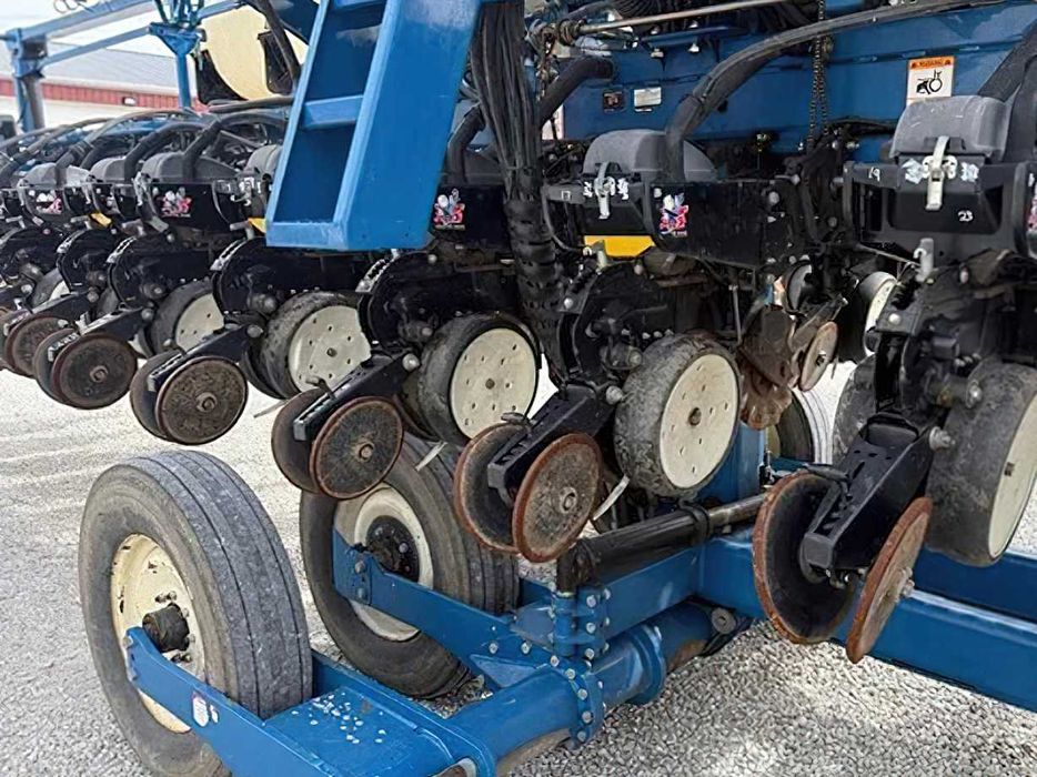 Kinze       3660 2010