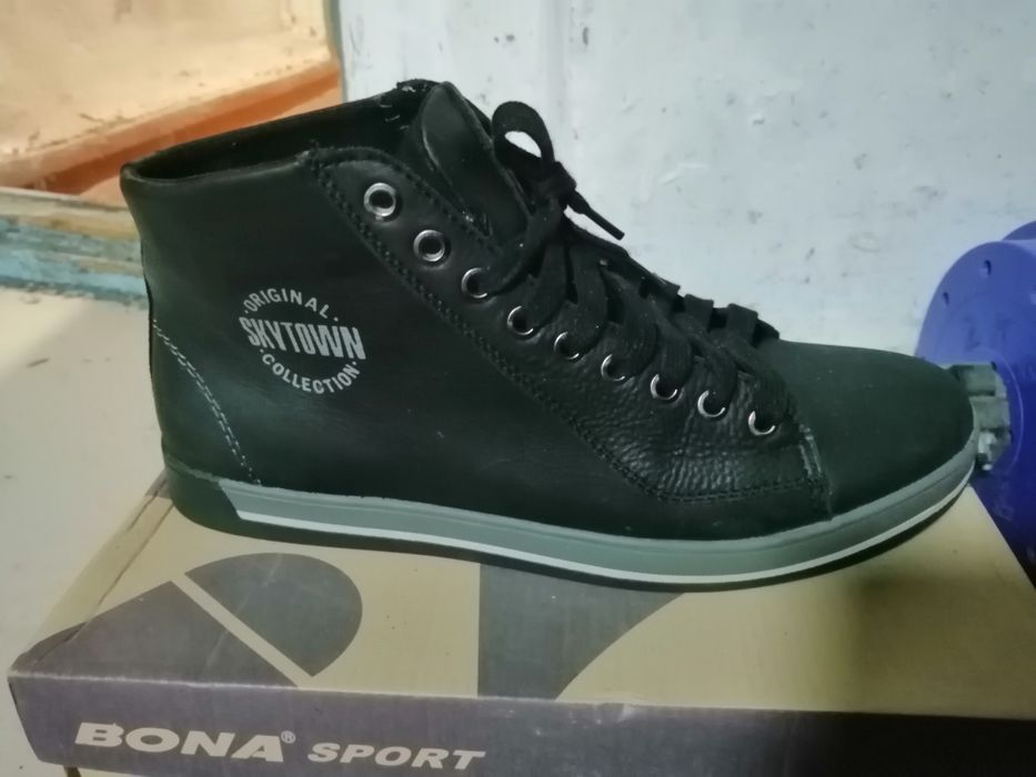 Продам ботинки Skytown Original Collection