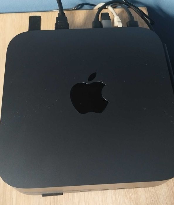 Apple Mac mini (2018) - i7, 16GB RAM , 256 NVME - super stan + Hub SATECHI (opcja)