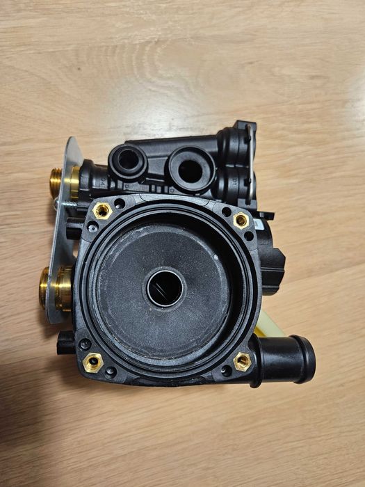 Obudowa pompy korpus blok hydrauliczny Viessmann Vitodens 050-W