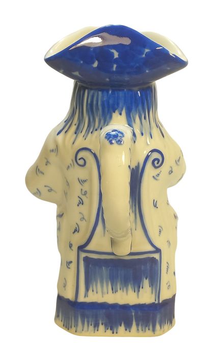 Jarro em bom estado.