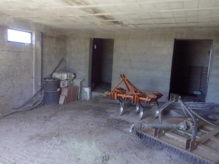 Quinta no Douro com terrenos e casa