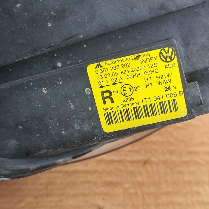 VW Touran I FL Lampa Prawa Przód