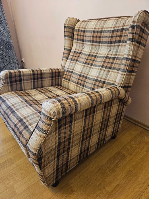 Tapicerowany  fotel vintage w kratkę