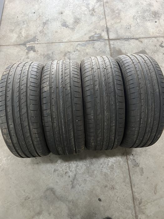 Komplet opon letnich  235/55/17 jak nowe